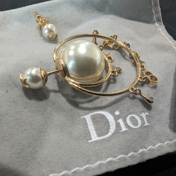 Dior faux pearl mismatched tribales - Picture 1 of 4